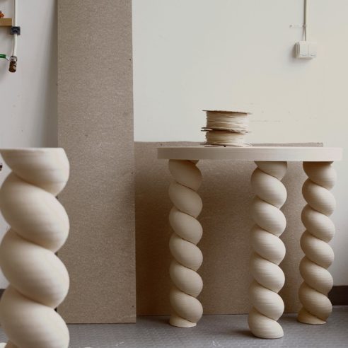 Layer by layer, exposição de estudantes da Konstfack que reúne 10 móveis que desafiam a produção tradicional, utilizando as possibilidades de impressão 3D.