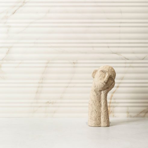 Revestimento Trienalle Ouro Sampa off white | Produção: @debbieapsan | Foto: @slaphotostudio