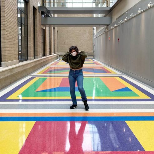 O MIT List Visual Arts Center @mitlistarts promove um tour apresenta os destaques de arte pública e arquitetura em todo o campus.