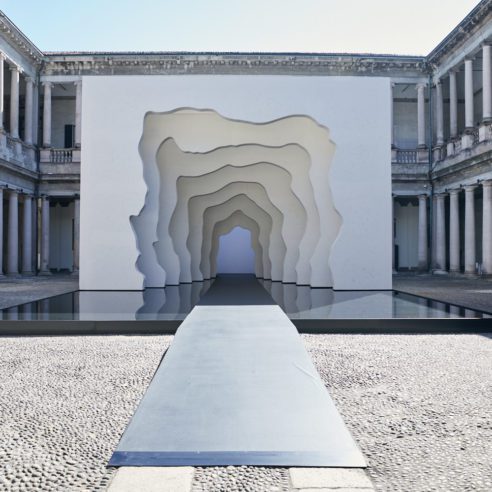 "Divided Layers", instalação imersiva criada por Daniel Arsham em colaboração com a Kohler para a Semana de Design de Milão 2022 