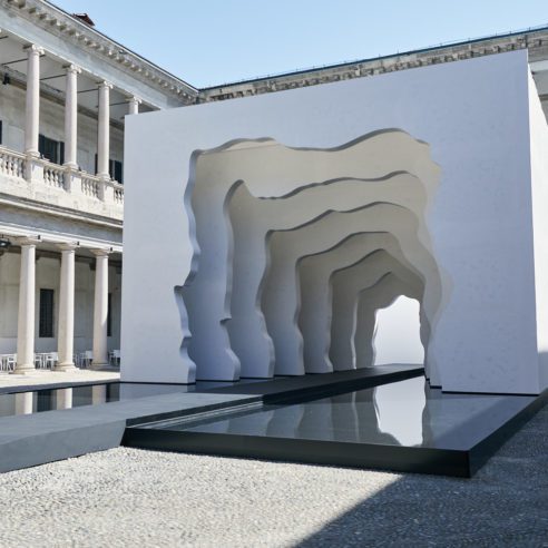 "Divided Layers", instalação imersiva criada por Daniel Arsham em colaboração com a Kohler para a Semana de Design de Milão 2022 