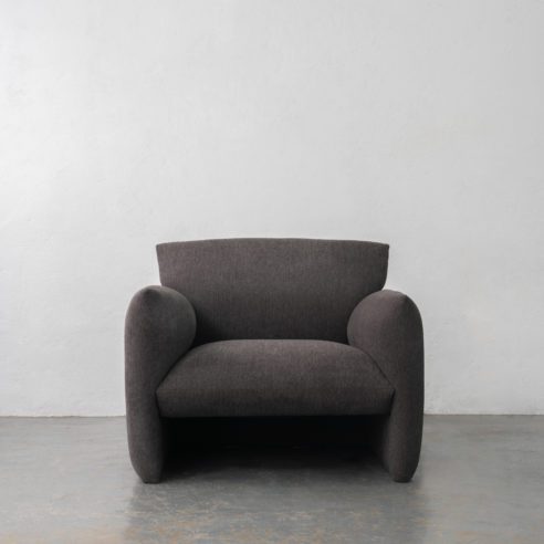 Poltrona Côncavo assinada pelo Estúdio Ambrósio