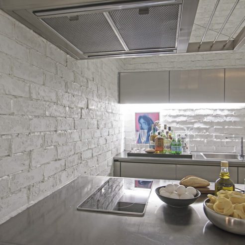 Tijolos cimentícios 3DTile Branco Erózio | Projeto: Gregory Copello | Foto: Renato Navarro