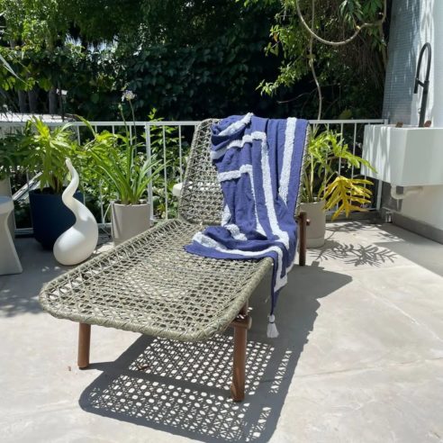 Na varanda do quarto, a chaise Carpe Diem, que também leva a assinatura de Blatchè