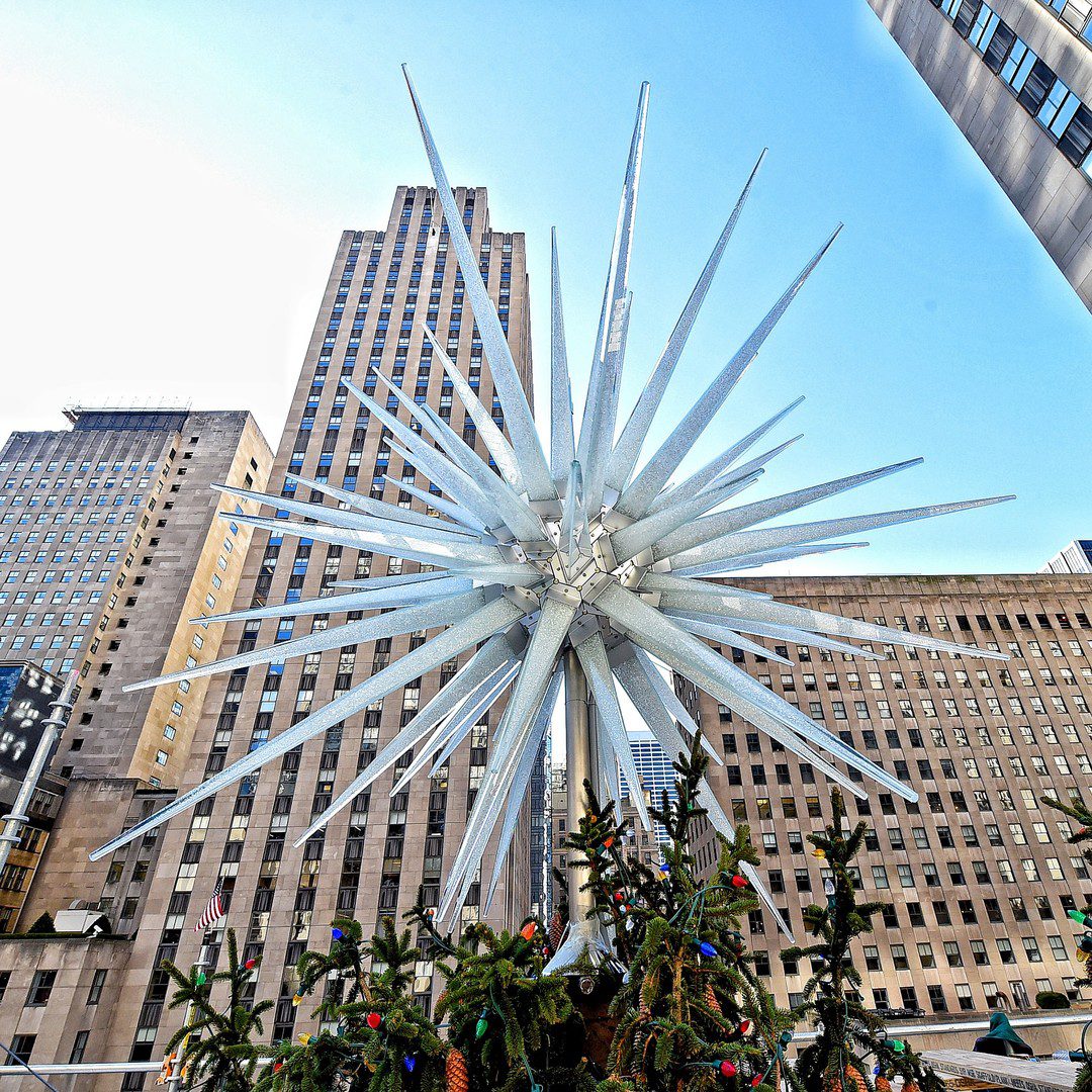 A estrela com 3 milhões de Swarovski assinada por Daniel Libeskind para o Rockfeller Center | Foto: Reprodução @rockfellercenter