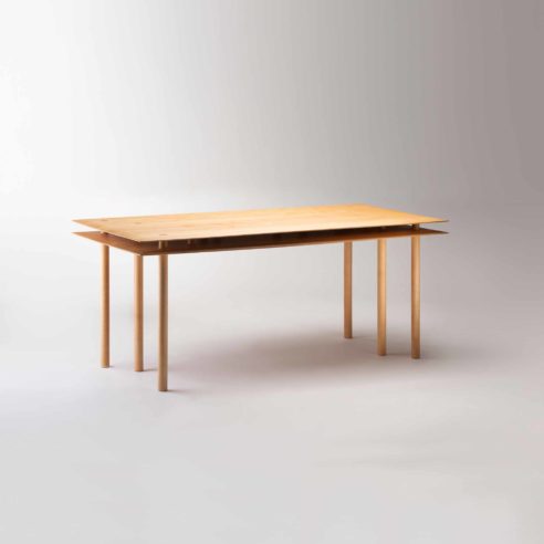 Mesa Nii 95, da Noma Editions, fabricada com 95% de materiais reciclados
