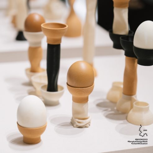 Itens para a casa desenvolvidos a partir do lixo, por designers de 8 grupos na DKKDW| Foto: Reprodução @bangkokdesignweek
