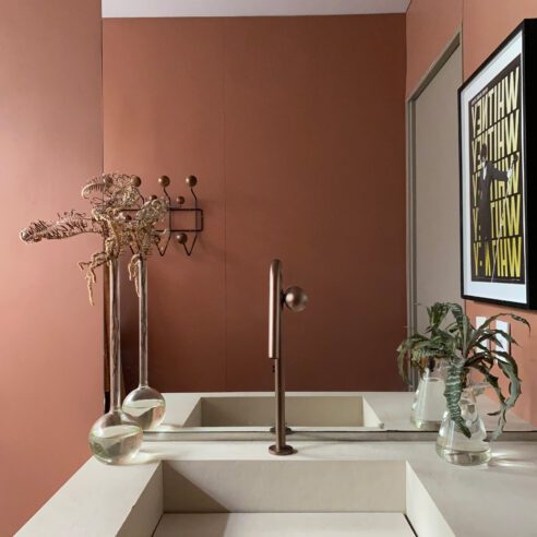 Sim, pode usar no lavabo: a Formica resiste à umidade. | Foto: Divulgação