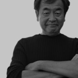 O arquiteto japonês Kengo Kuma, responsável pelo projeto da Fast Shop Lifestyle | Foto: Divulgação