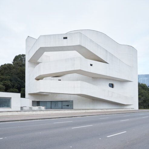 Fotografia de Roberto Majola da Fundação Iberê Camargo, projetada por Álvaro Siza | Foto: Roberto Majola/ Divulgação