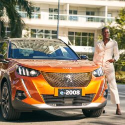 O Peugeot e-2008 é o carro oficial da DW! 2023 e oferece segurança, dirigibilidade e conforto | Foto: Divulgação