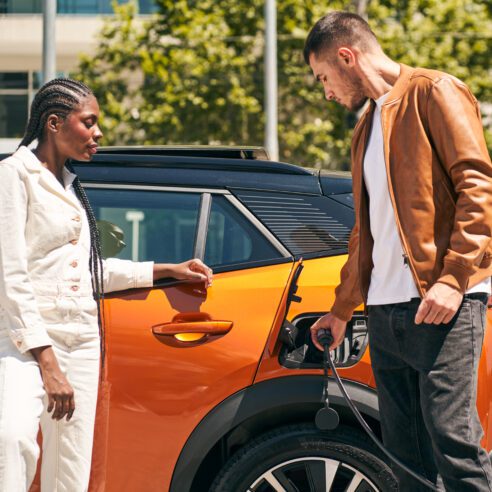 O Peugeot e-2008 vai compor frota de car sharing Flou e oferece segurança, dirigibilidade e conforto | Foto: Divulgação