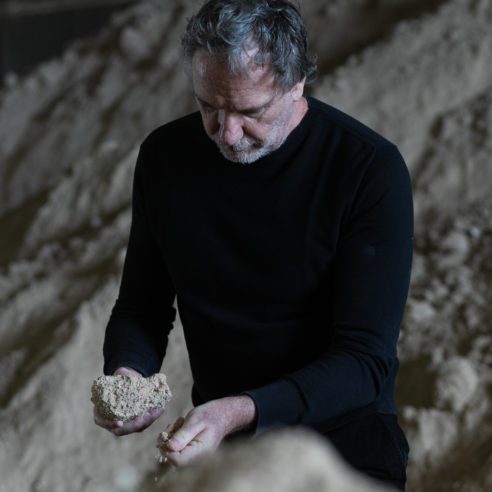 O estilista e artista Oskar Metsavaht, que desenvolveu produtos para a Portobello | Foto: Divulgação