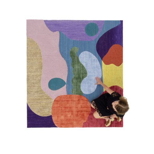 No Tapete Cura Lilás, a designer Katia Canton materializa de nova forma suas pinturas e desenhos. | Foto: Divulgação