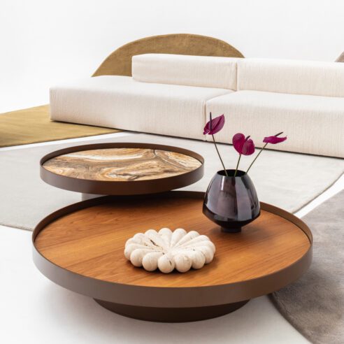 Mesa de centro Aros e sofá Lego, do estudiobola | Foto: Divulgação